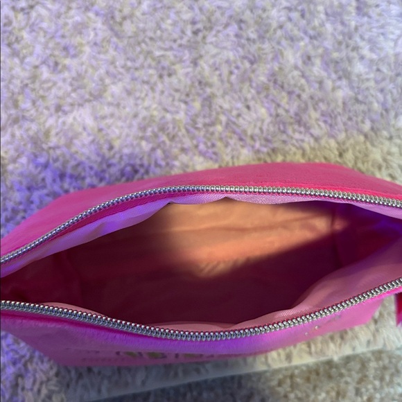 Juicy Couture Vibrant Pink velveteen  Cosmetic Case - Picture 5 of 5